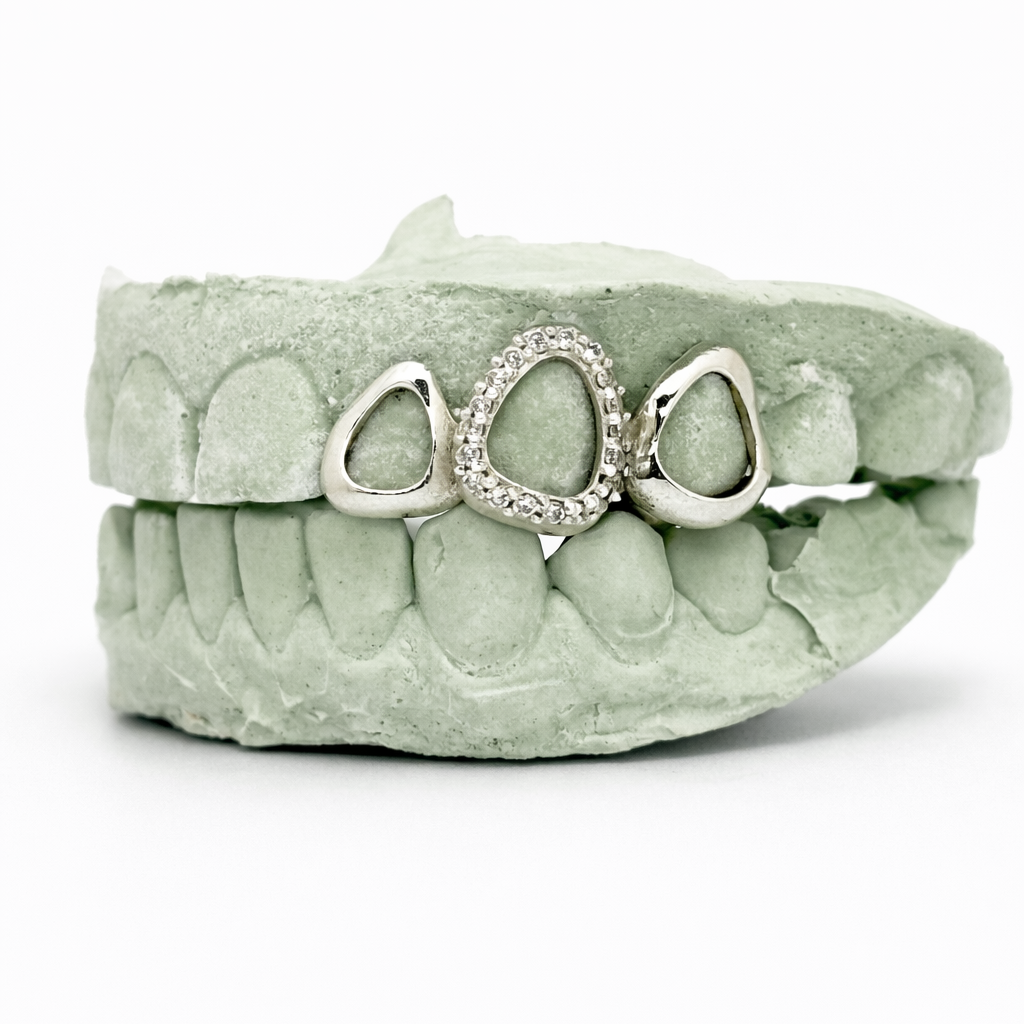 TRIPLE OPEN WITH DIAMONDS